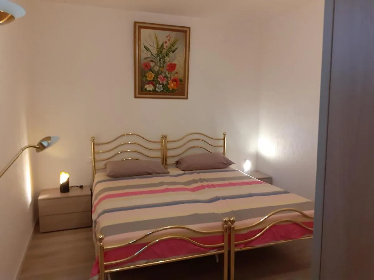 Cordelia 4 Apartment Luino Italy